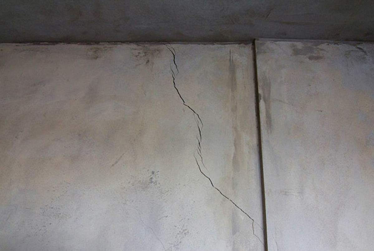 трещина в несущей стене панельного дома