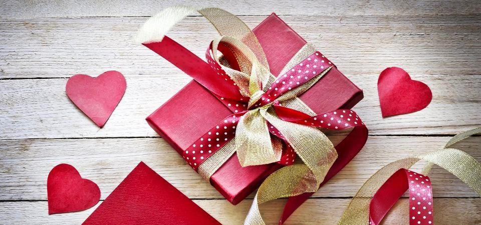 Что подарить на 14 февраля: обзор 10 лучших предметов