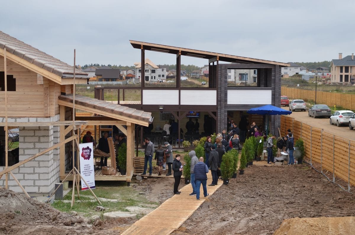Стройка для выставки Open Village идёт полным ходом