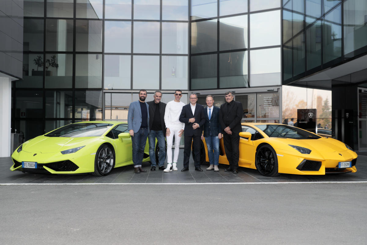 Lamborghini теперь производит не только машины, но и мебель