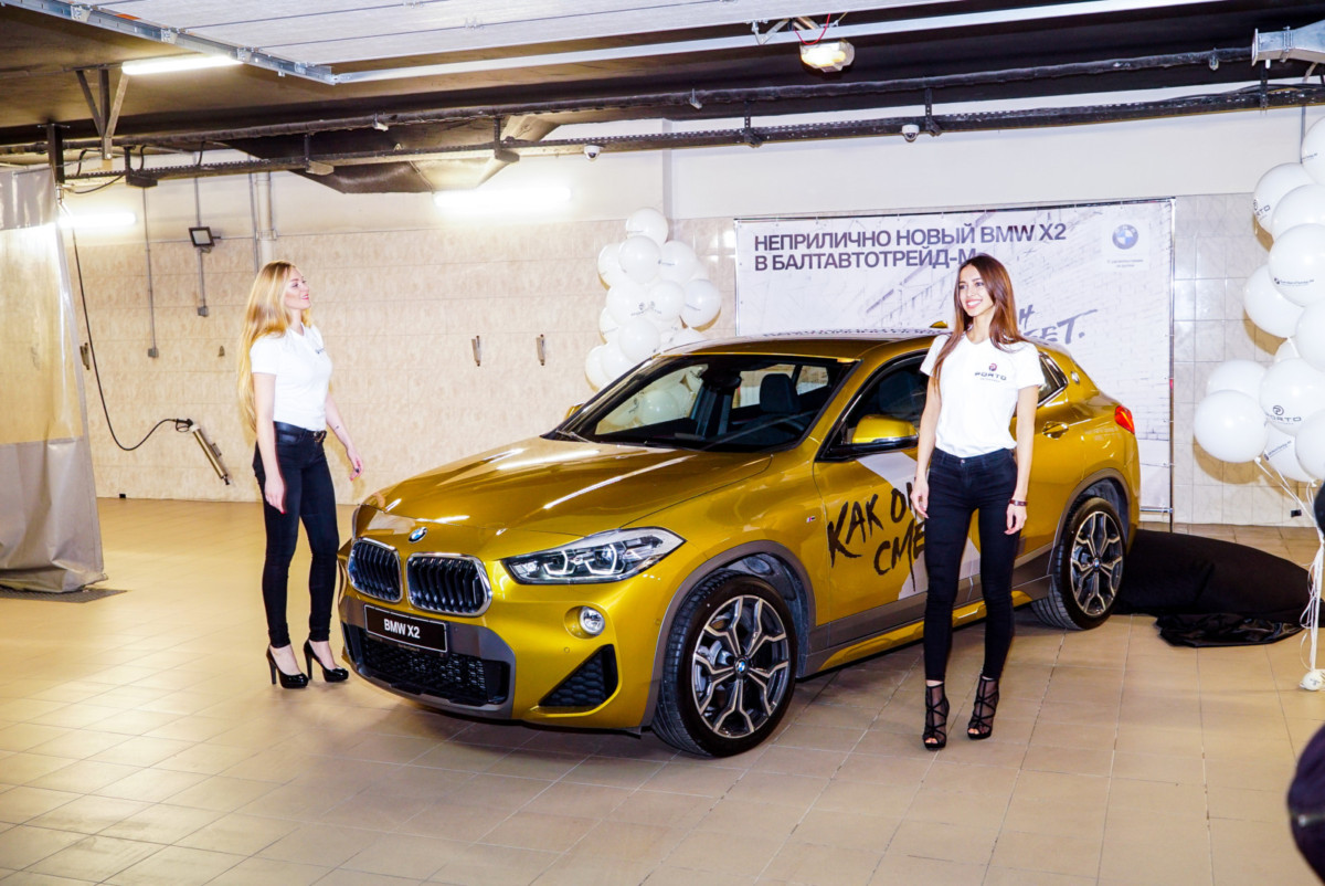 На территории жилого комплекса ART припарковался новый BMW