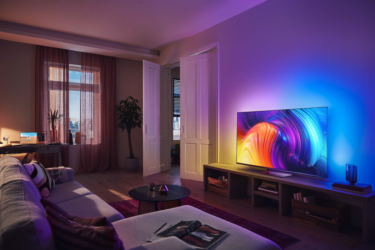 Компания Philips анонсировала новинки 2022 года среди телевизоров и наушников