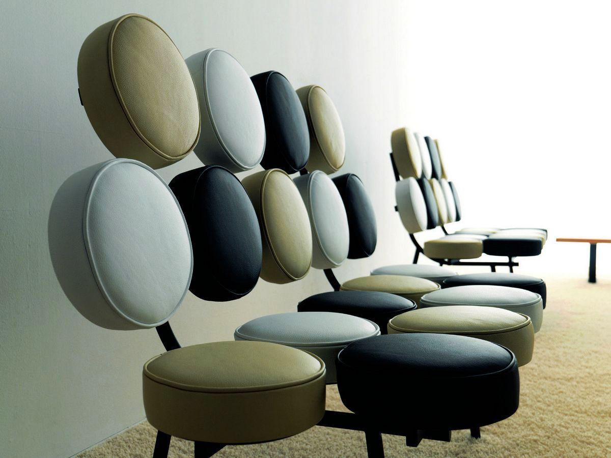 Но это не помешало ему обрести невероятную популярность. Marshmallow Sofa был оригинален во всем. Его легко было чистить, круглые диски можно было менять местами и получать новые цветовые решения, а благодаря проработанной конструкции металлическое основание нескольких диванов можно было объединять. Но главное — как настоящий арт-объект он не выходил из моды. 