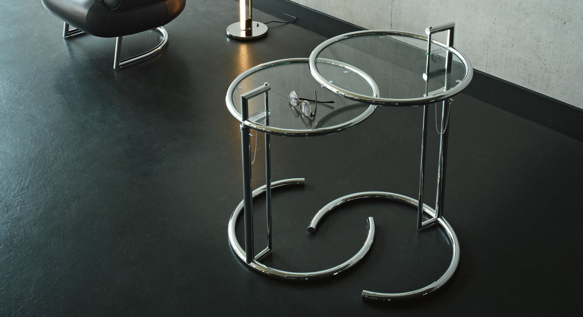 столик Adjustable Table — E 1027